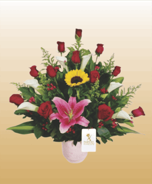 Arreglo con 12 Rosas Rojas Lilum, Girasles y Calas