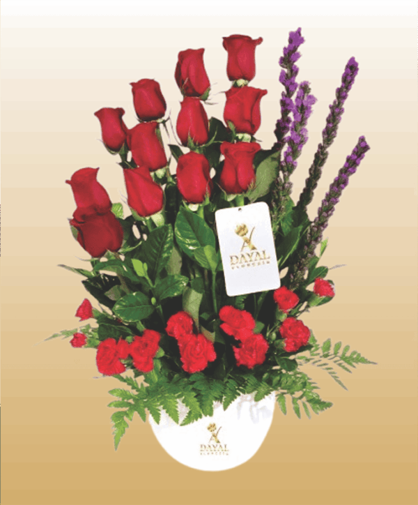 Arreglo con 12 Rosas Rojas, Claveles y Follajes