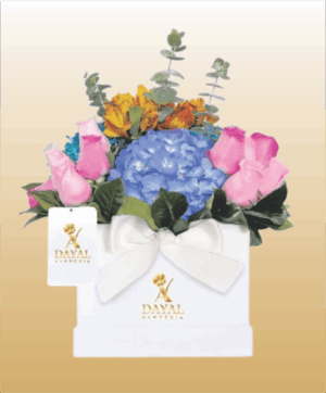 Box con 12 Rosas Rosadas, Hortensias y Flores Variadas