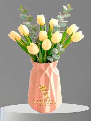 16 Florero de cerámica con 10 tulipanes blancos mas follaje