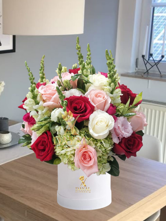 Box con rosas rojas y rosadas